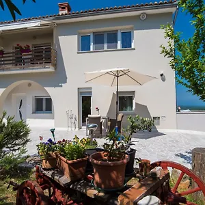 Laura , Salatić Croazia